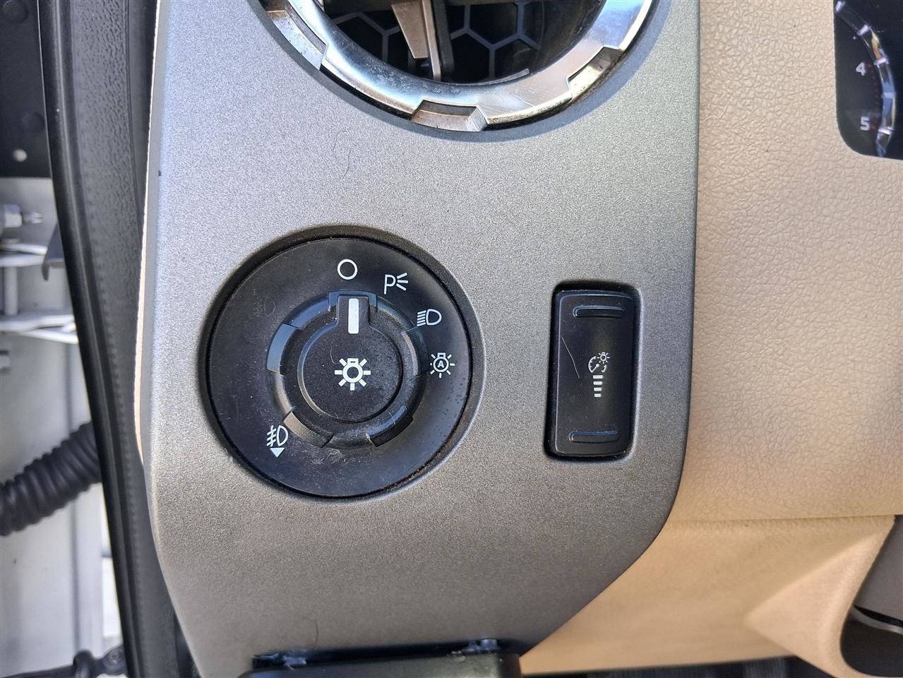 Used 2012 Ford F250 Lariat w/ Lariat Interior Pkg image 21