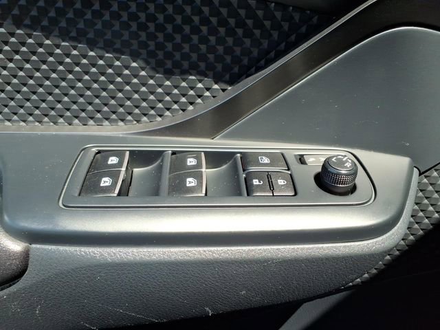 Used 2018 Toyota C-HR XLE FWD image 24