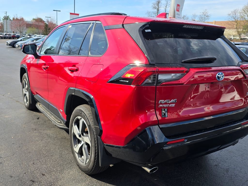 Used 2021 Toyota RAV4 SE w/ Weather & Moonroof Package AWD/4WD image 5