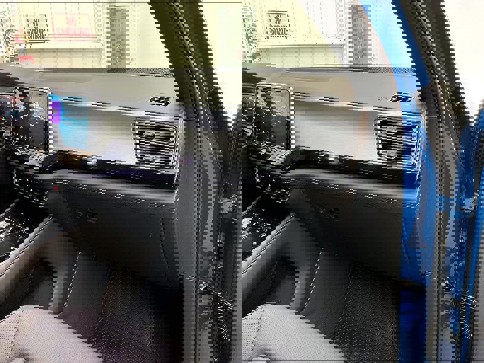 New 2025 Volkswagen Atlas Cross Sport SE image 28