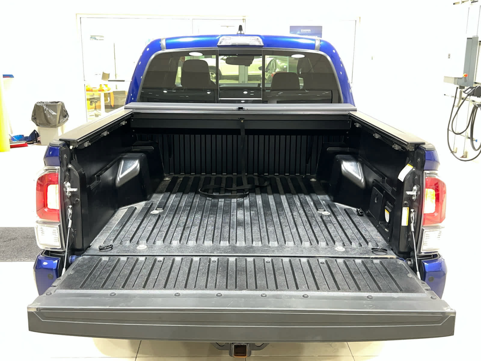 Used 2023 Toyota Tacoma TRD Off-Road w/ TRD Premium Off Road Package AWD/4WD image 13