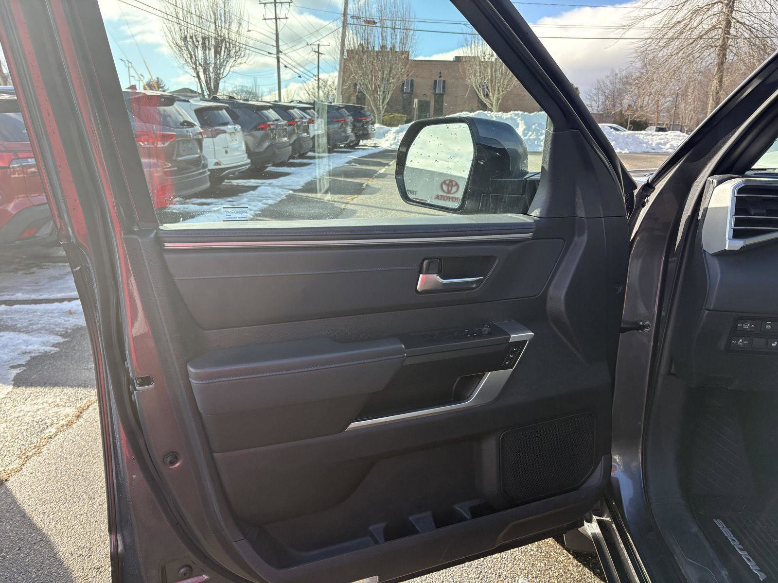 Used 2023 Toyota Sequoia Platinum image 9