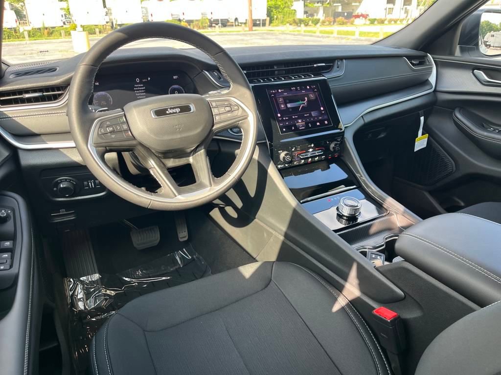 New 2025 Jeep Grand Cherokee L Laredo w/ Luxury Tech Group I image 29