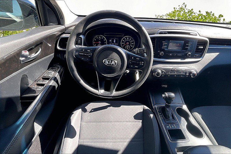 Used 2016 Kia Sorento AWD image 8