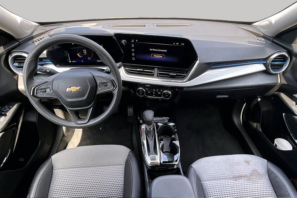 Used 2025 Chevrolet Trax LT FWD image 7