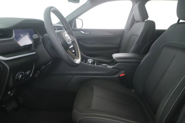 Used 2024 Jeep Grand Cherokee Laredo image 16