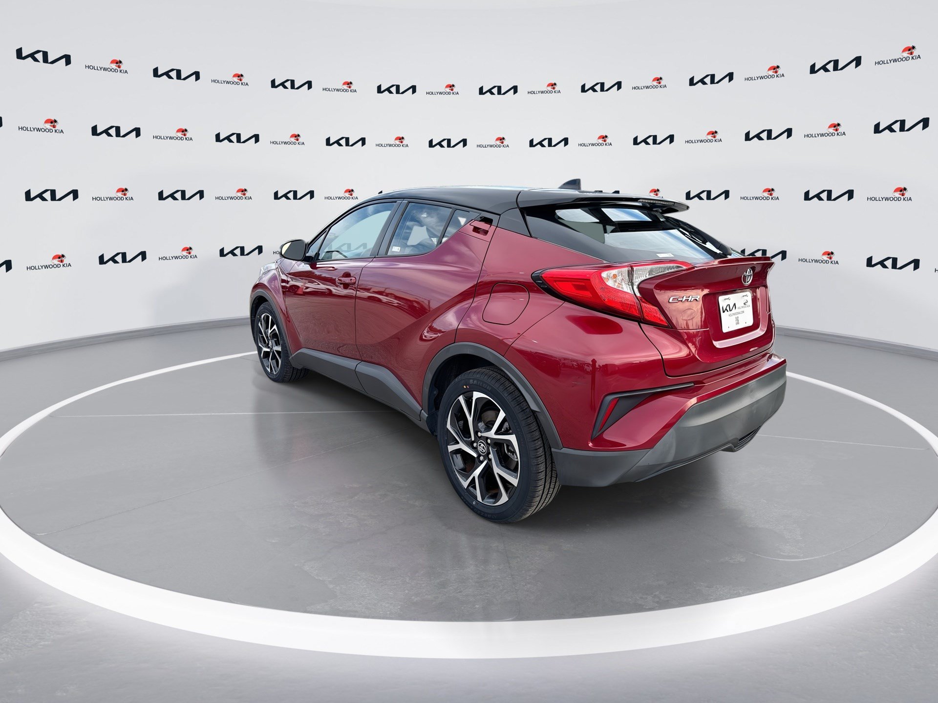 Used 2019 Toyota C-HR XLE FWD image 6