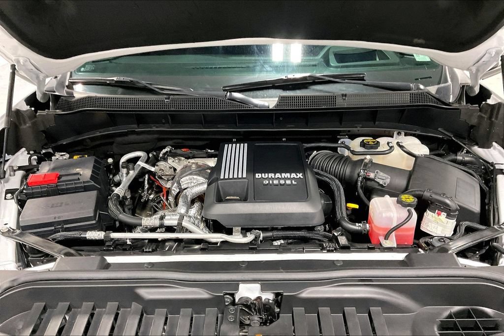 Used 2025 Chevrolet Silverado 1500 High Country AWD/4WD image 11