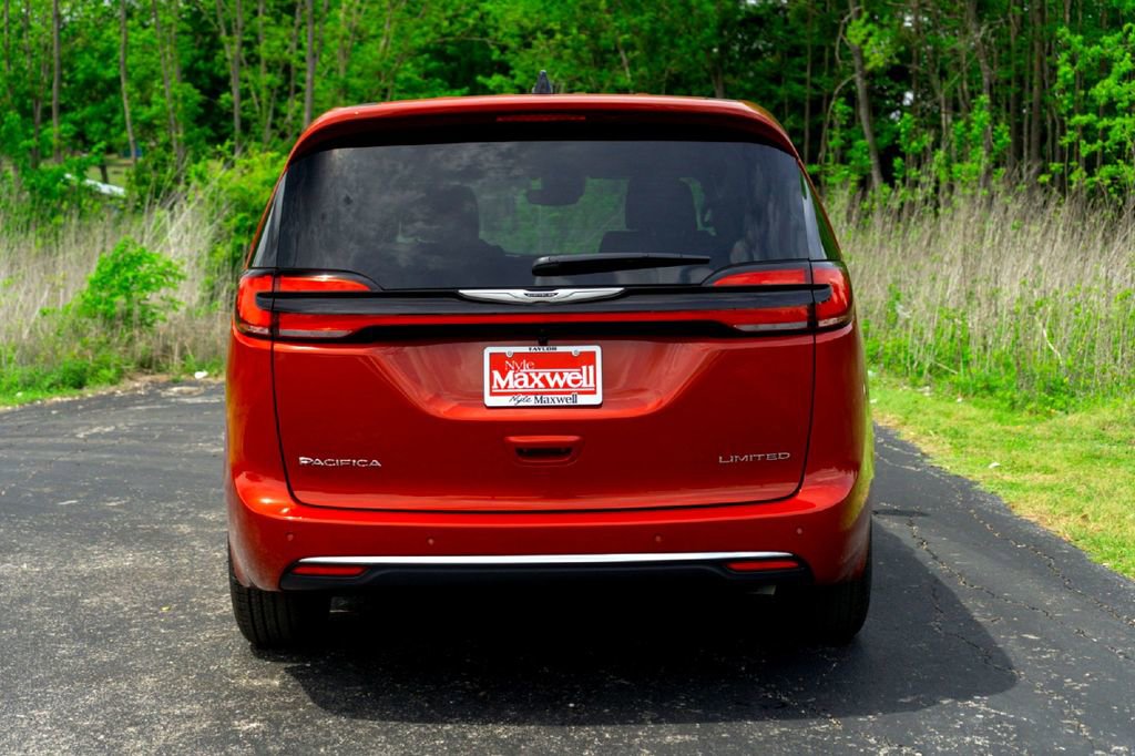 New 2026 Chrysler Pacifica Limited FWD image 7