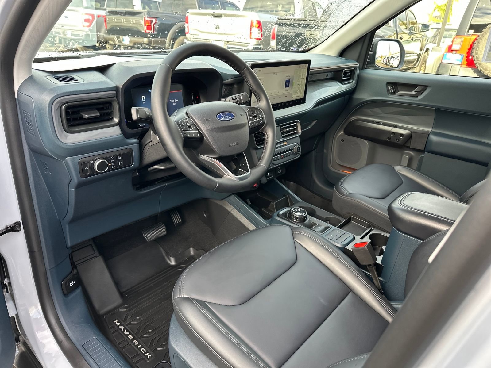 Used 2025 Ford Maverick Lariat w/ Black Appearance Package image 9