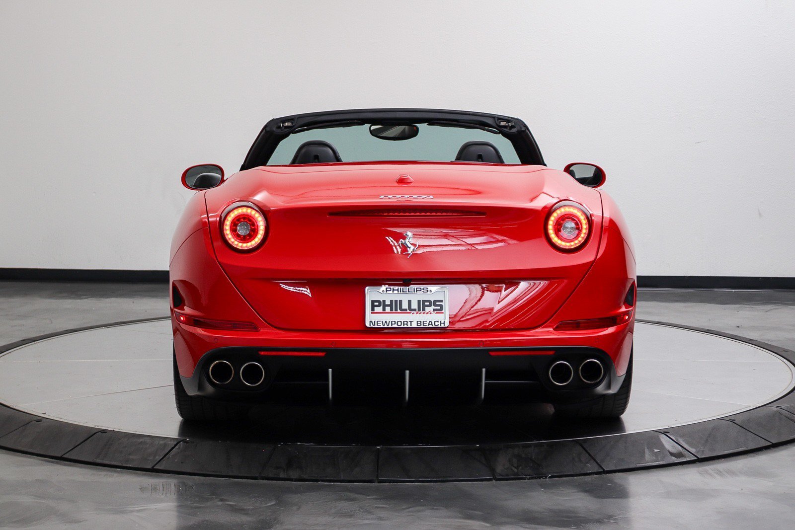 Used 2016 Ferrari California T RWD image 40