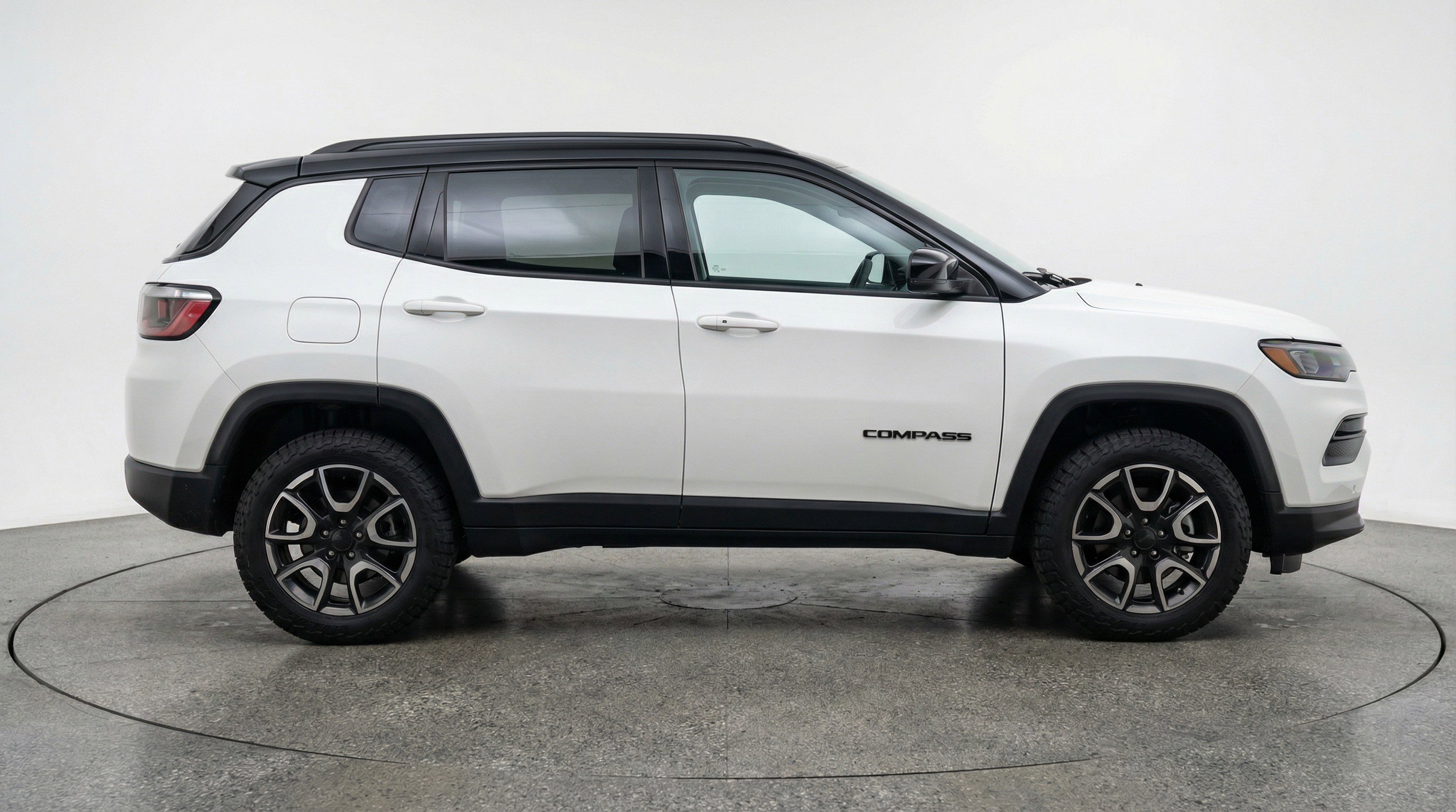 Used 2025 Jeep Compass Trailhawk AWD/4WD image 11