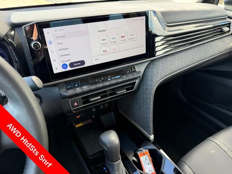 Used 2025 Toyota Camry XLE AWD/4WD image 25