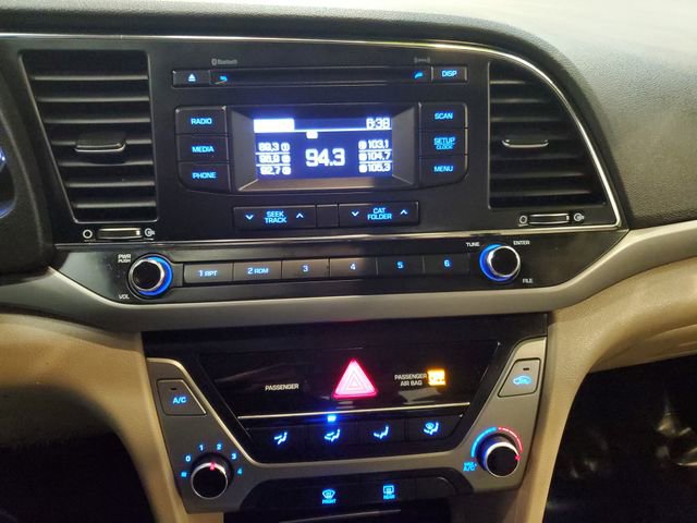 Used 2017 Hyundai Elantra SE image 17