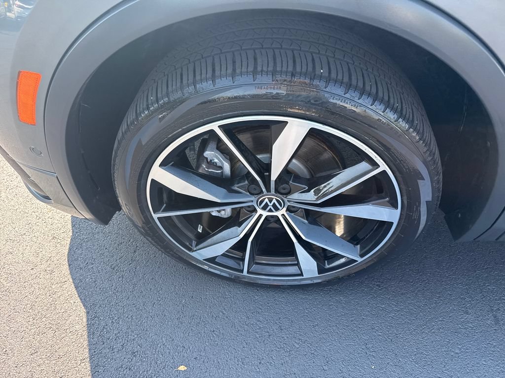 Used 2022 Volkswagen Tiguan SEL R-Line AWD/4WD image 42