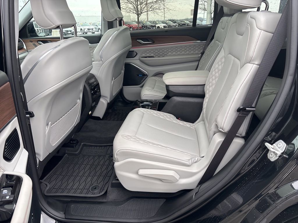 Used 2021 Jeep Grand Cherokee L Summit w/ Luxury Tech Group V image 24