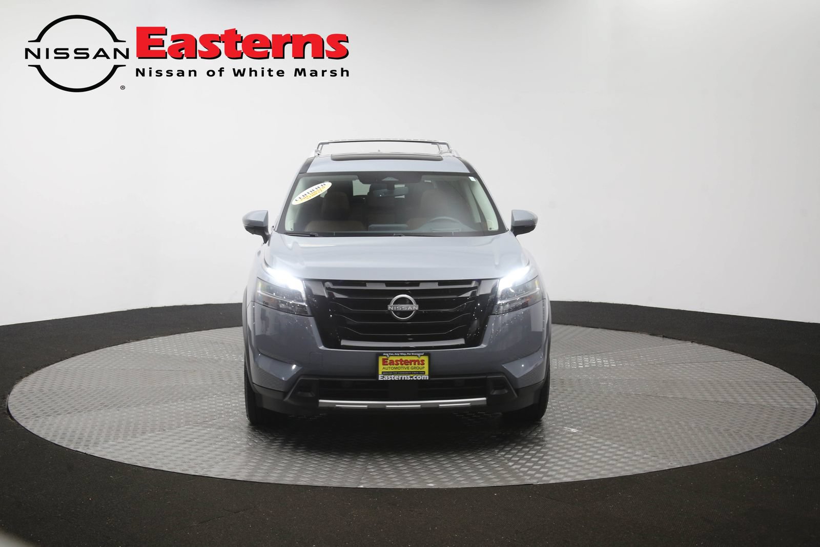 Used 2024 Nissan Pathfinder Platinum w/ Black Appearance Package AWD/4WD image 56