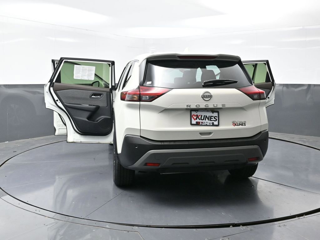 Used 2023 Nissan Rogue SV image 57