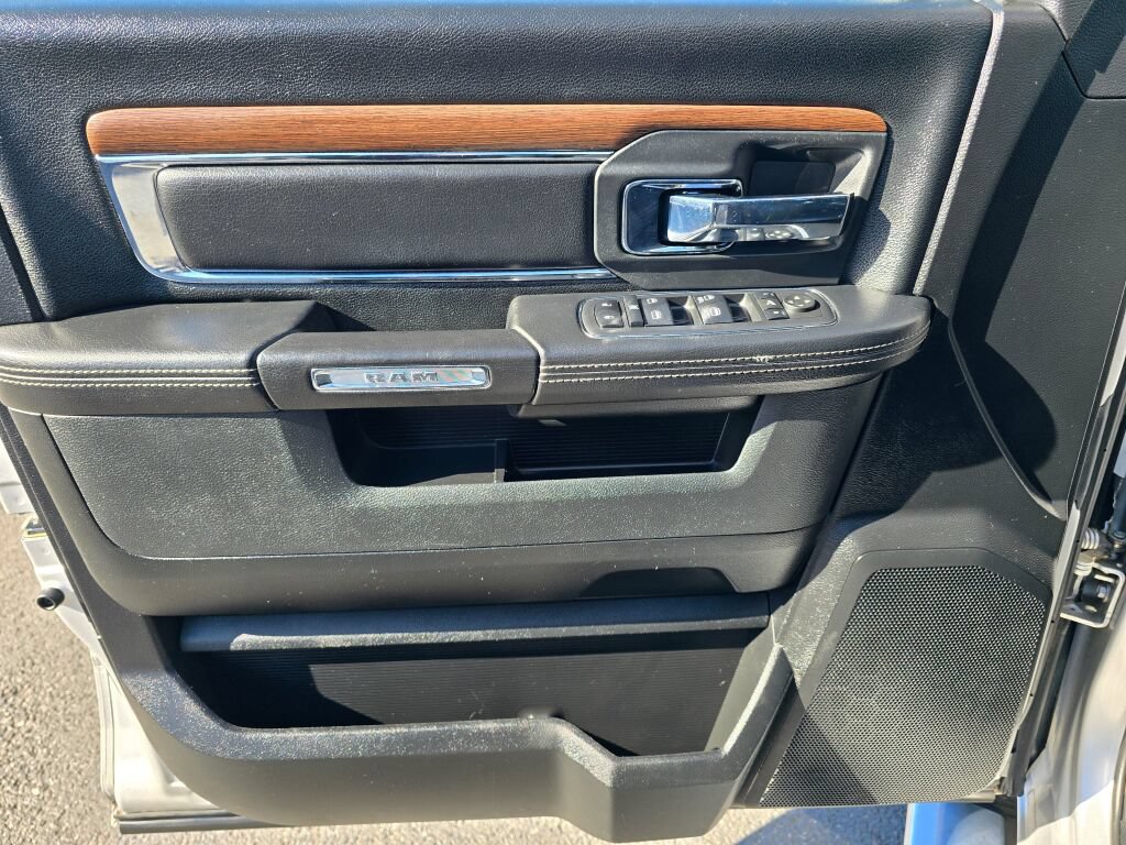Used 2017 RAM 1500 Laramie AWD/4WD image 16