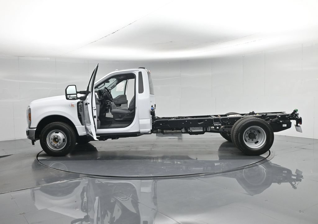 New 2026 Ford F350 XL w/ XL Chrome Package RWD image 27