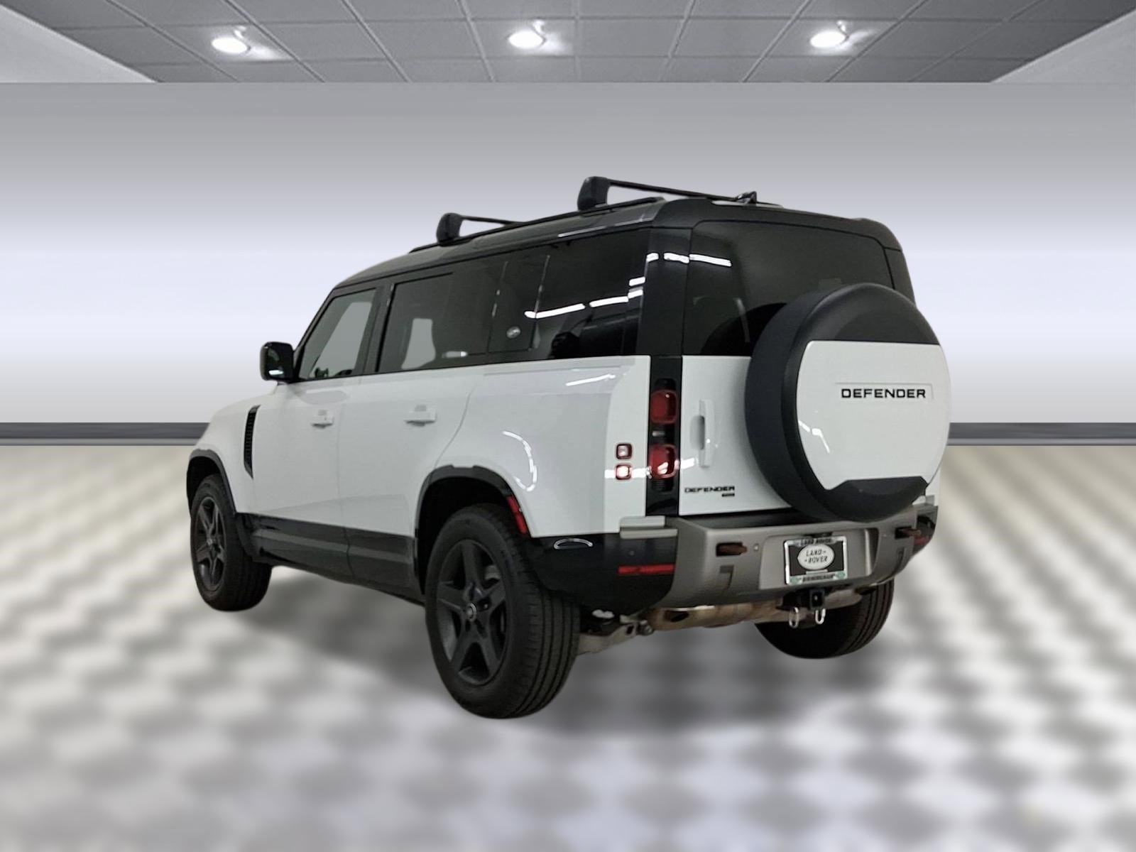 Used 2022 Land Rover Defender 110 X-Dynamic SE image 3