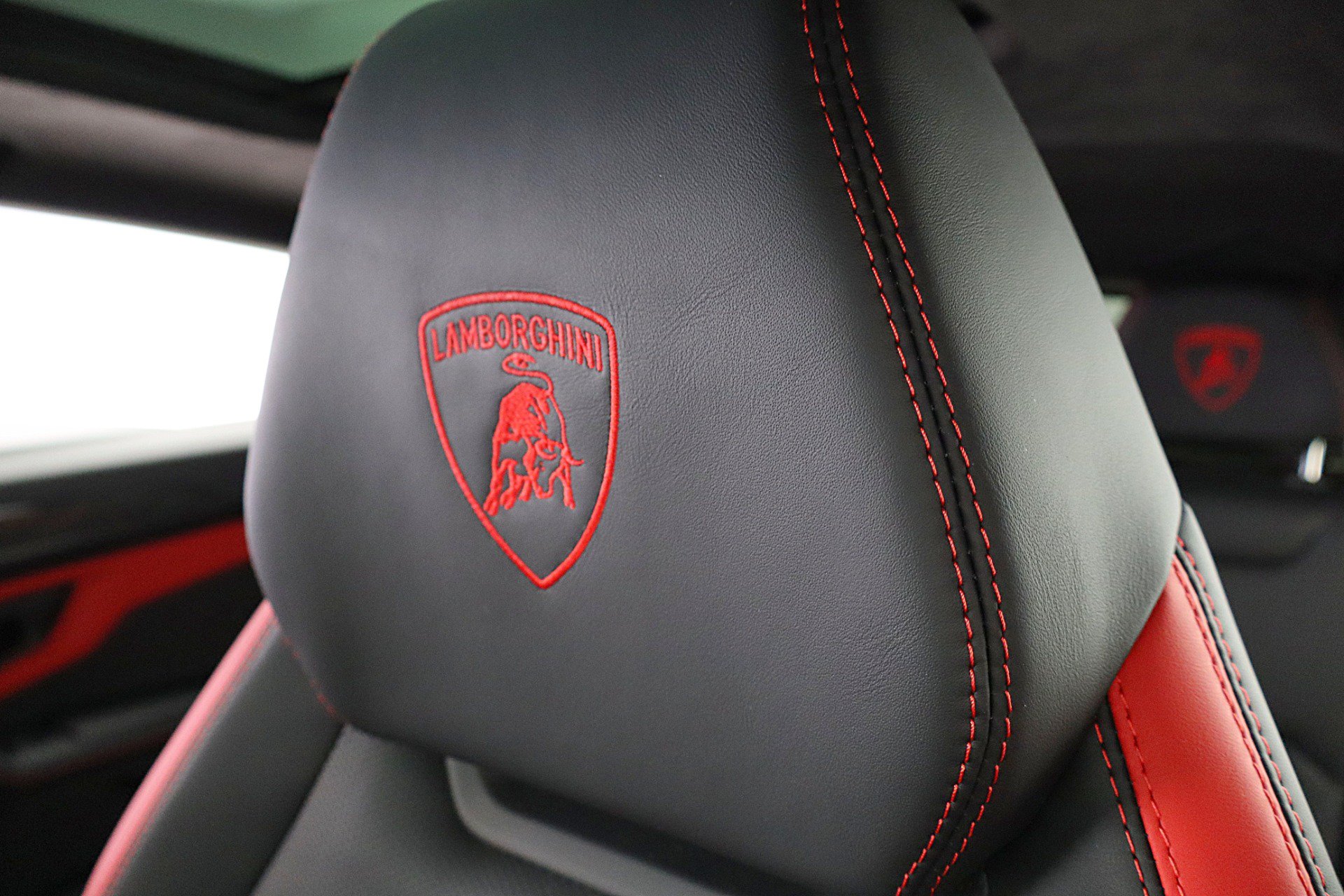 Used 2025 Lamborghini Urus S AWD/4WD image 25