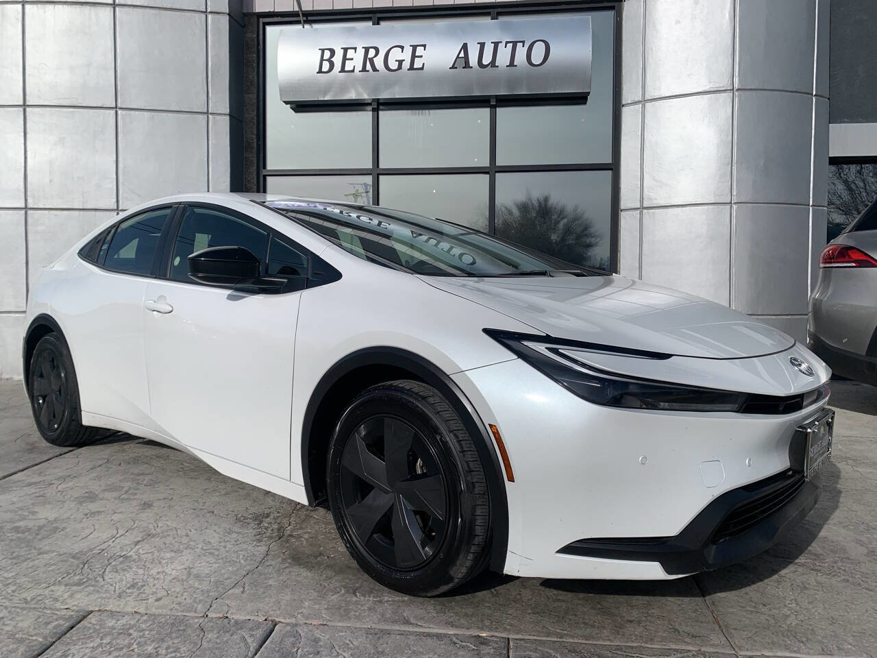 Used 2024 Toyota Prius LE image 1