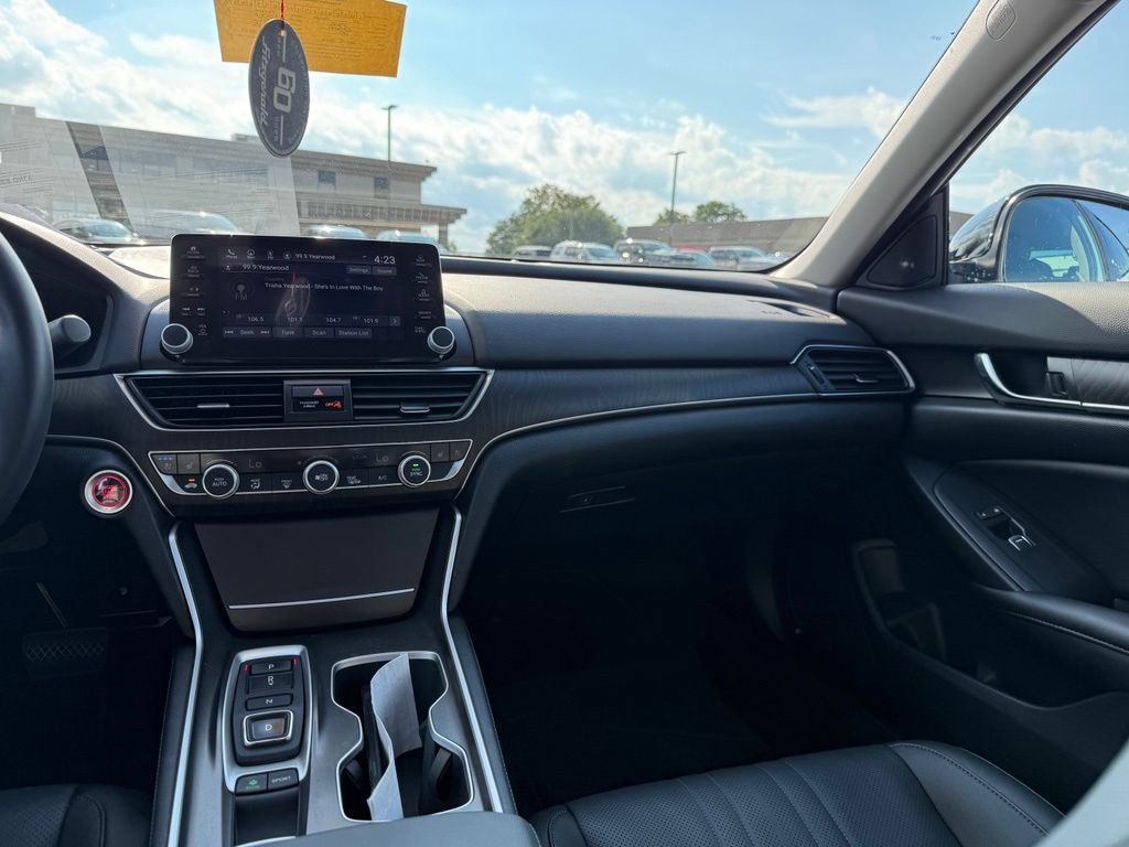 Used 2022 Honda Accord Touring image 17