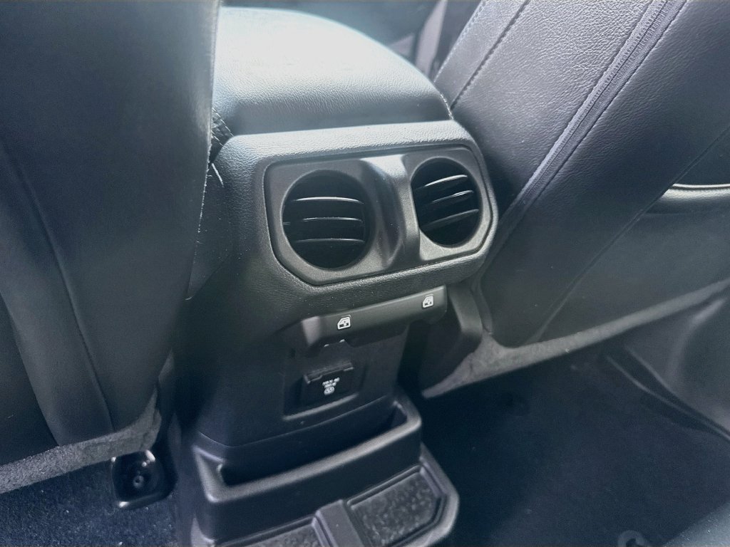Used 2022 Jeep Wrangler Unlimited Sahara w/ Cold Weather Group AWD/4WD image 25