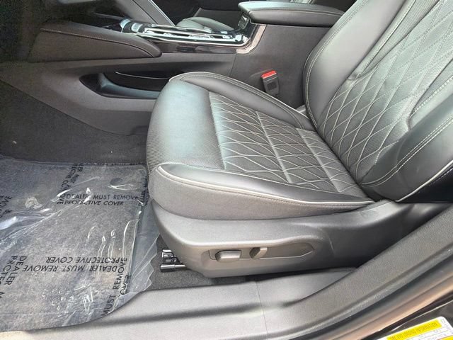 Used 2023 Buick Envision Avenir AWD/4WD image 19