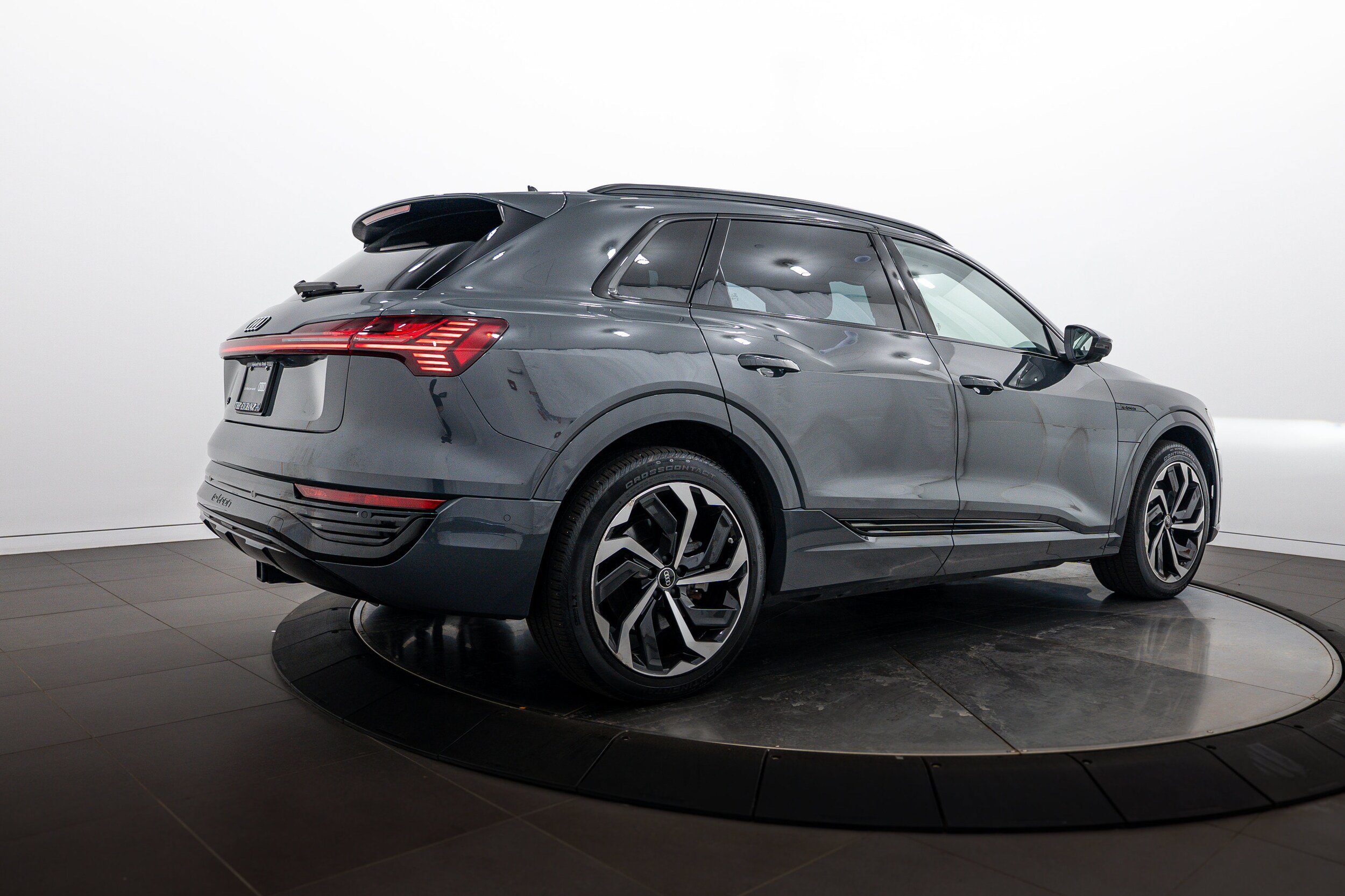 Certified 2024 Audi Q8 e-tron Premium Plus AWD/4WD image 4