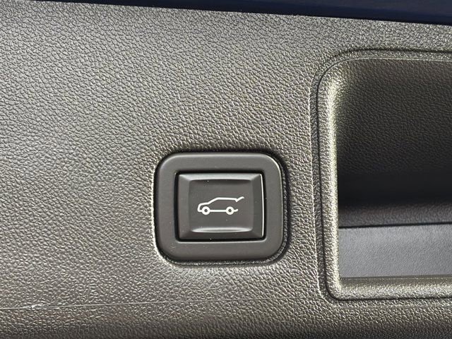 Used 2023 GMC Terrain SLT AWD/4WD image 15