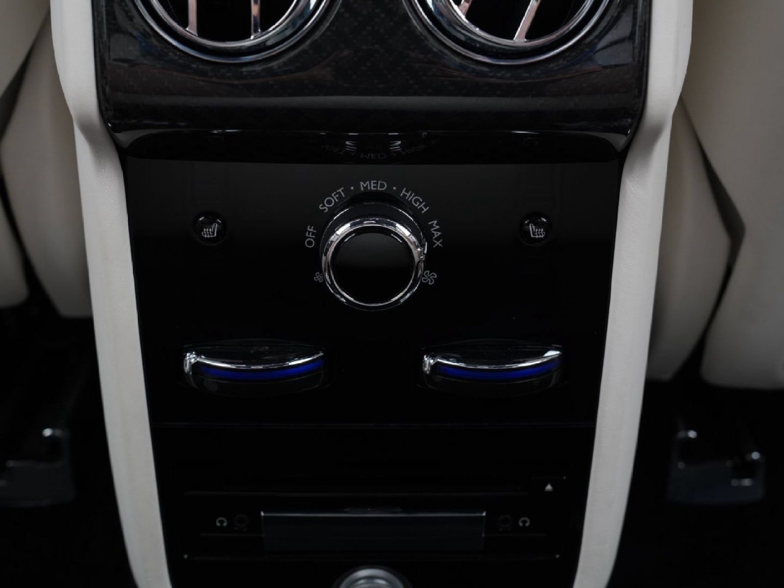 Certified 2021 Rolls-Royce Cullinan Black Badge AWD/4WD image 36