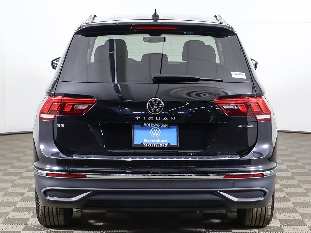 Used 2023 Volkswagen Tiguan SE image 12