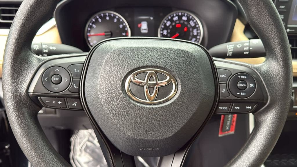 Used 2022 Toyota RAV4 LE image 28