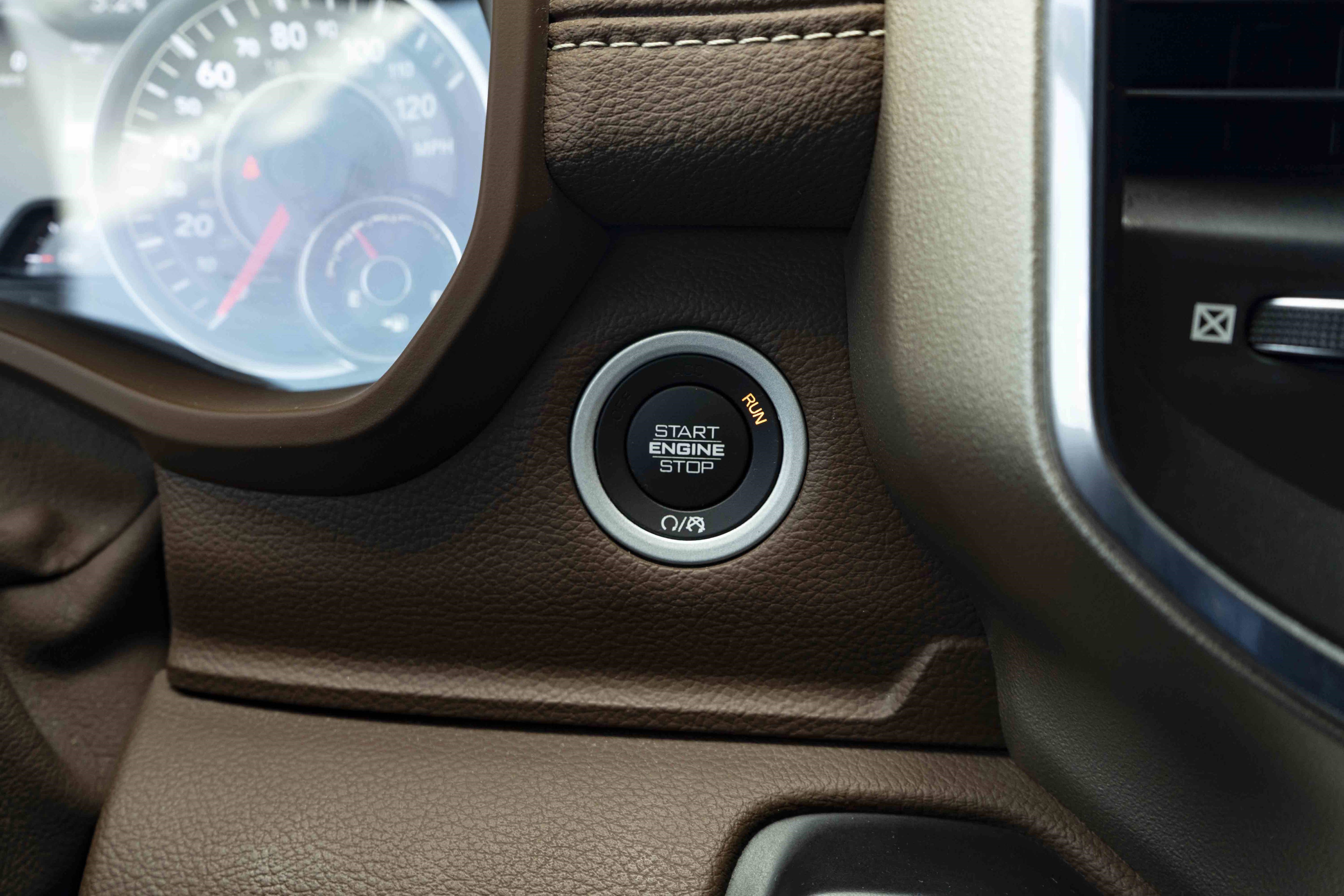 Used 2019 RAM 1500 Laramie AWD/4WD image 25