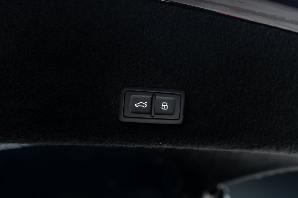 Used 2022 Lamborghini Urus AWD/4WD image 45