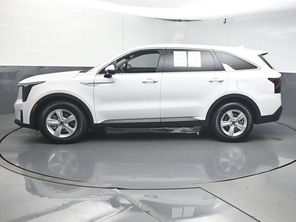 Used 2026 Kia Sorento LX FWD image 5