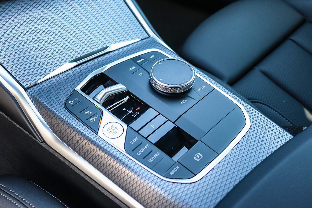 New 2026 BMW 330i Sedan w/ Convenience Package RWD image 19