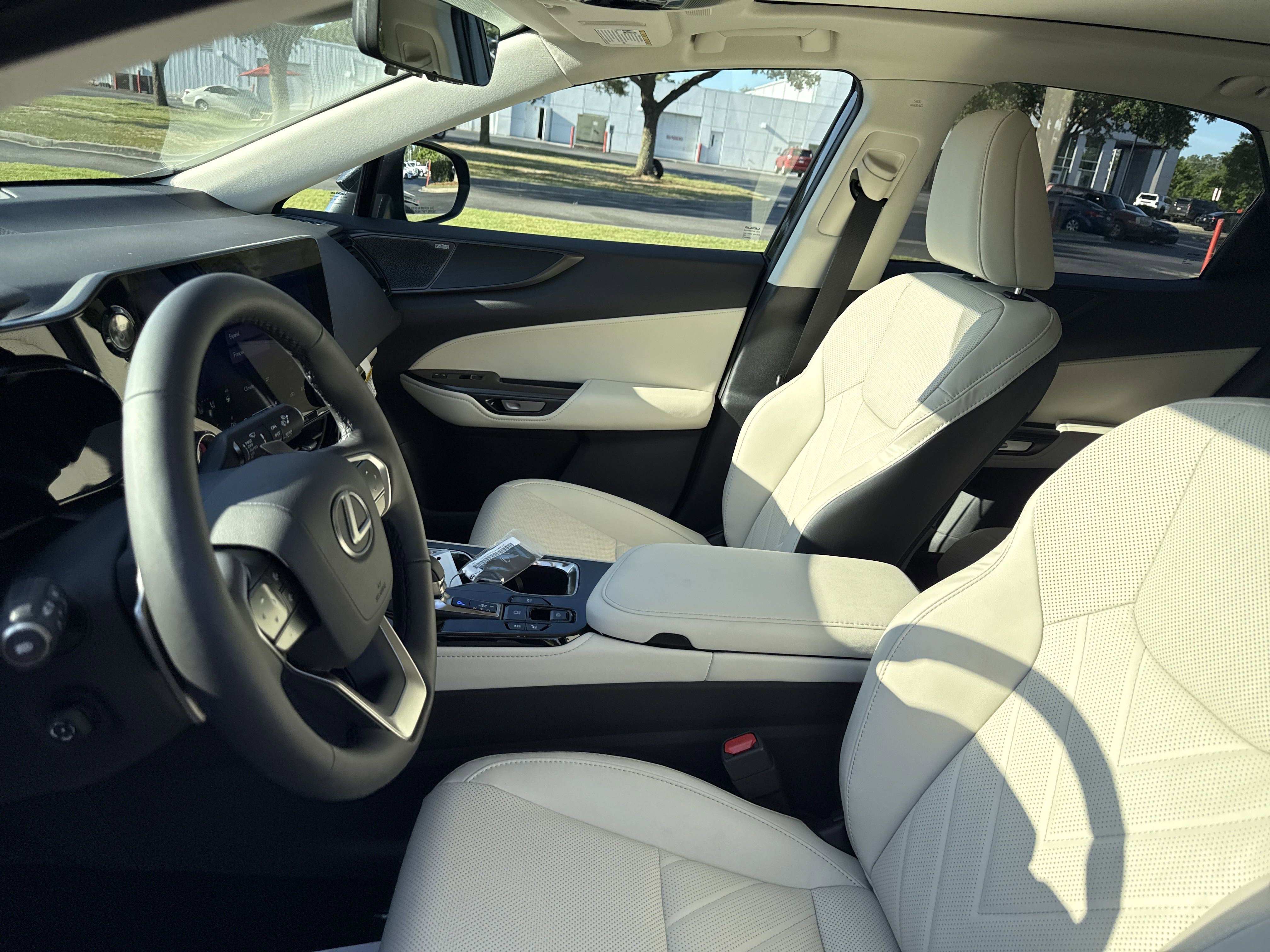 Used 2025 Lexus NX 300h AWD w/ Luxury Package image 13