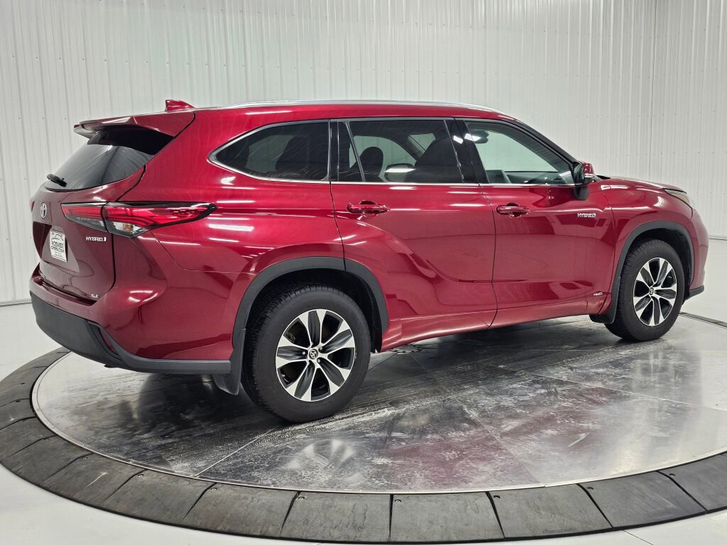 Used 2021 Toyota Highlander XLE image 5