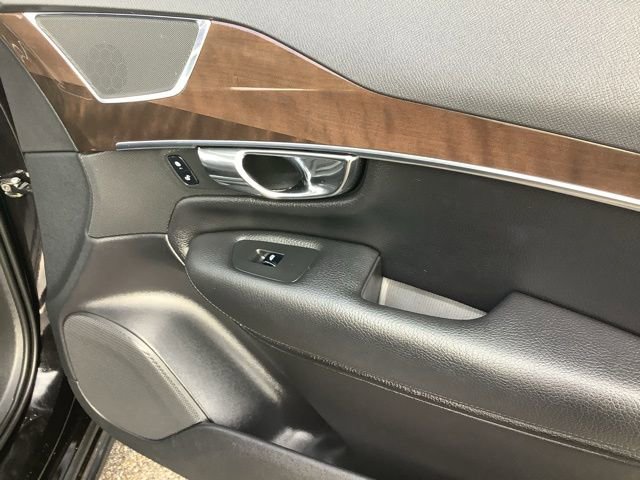 Used 2016 Volvo XC90 T6 Momentum w/ Momentum Plus Package image 18