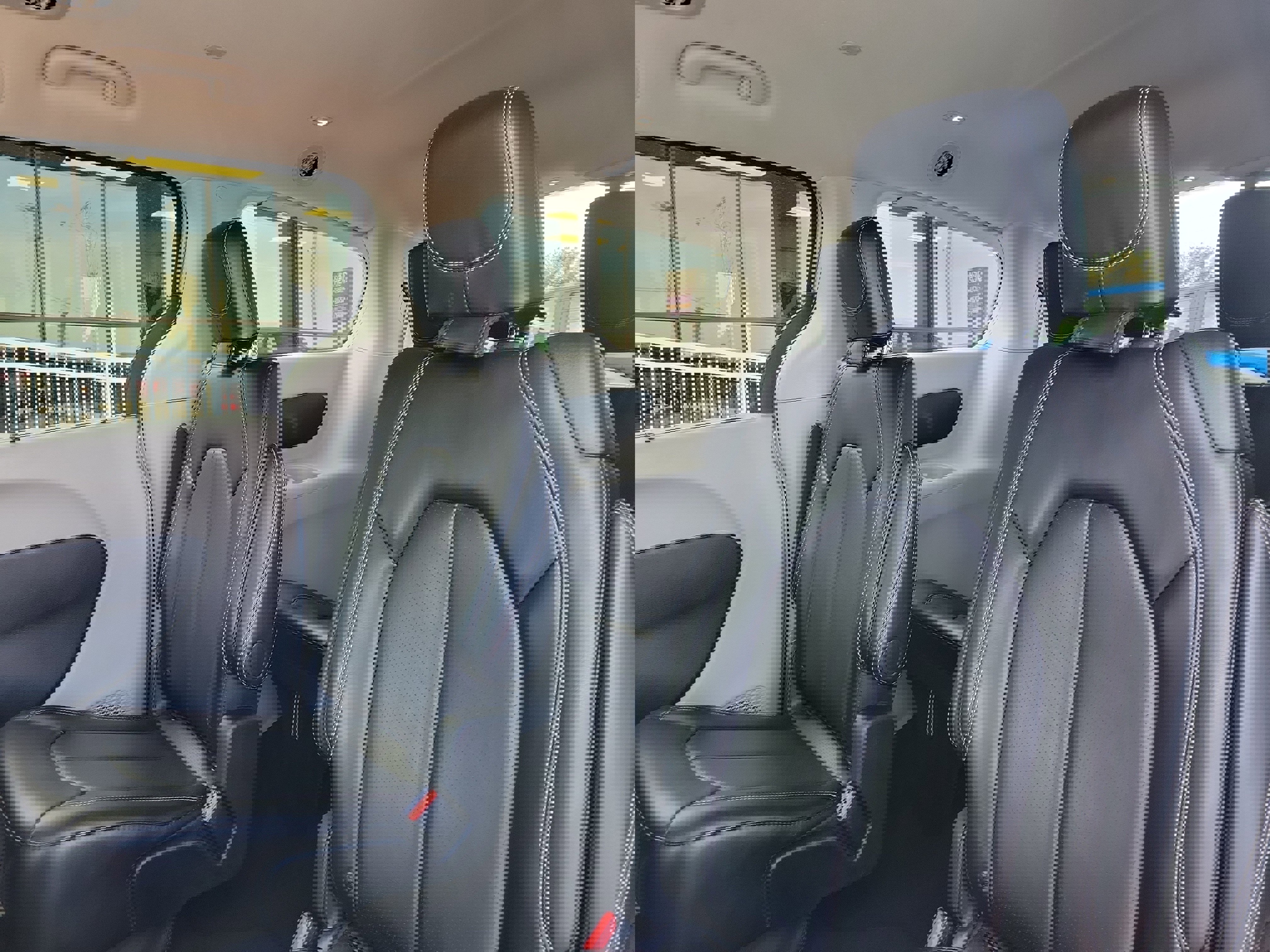 Used 2024 Chrysler Pacifica Touring-L image 12