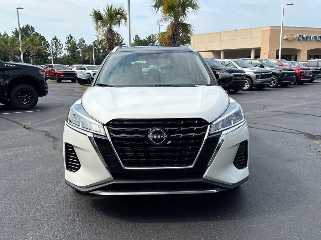 Used 2022 Nissan Kicks SV FWD image 2
