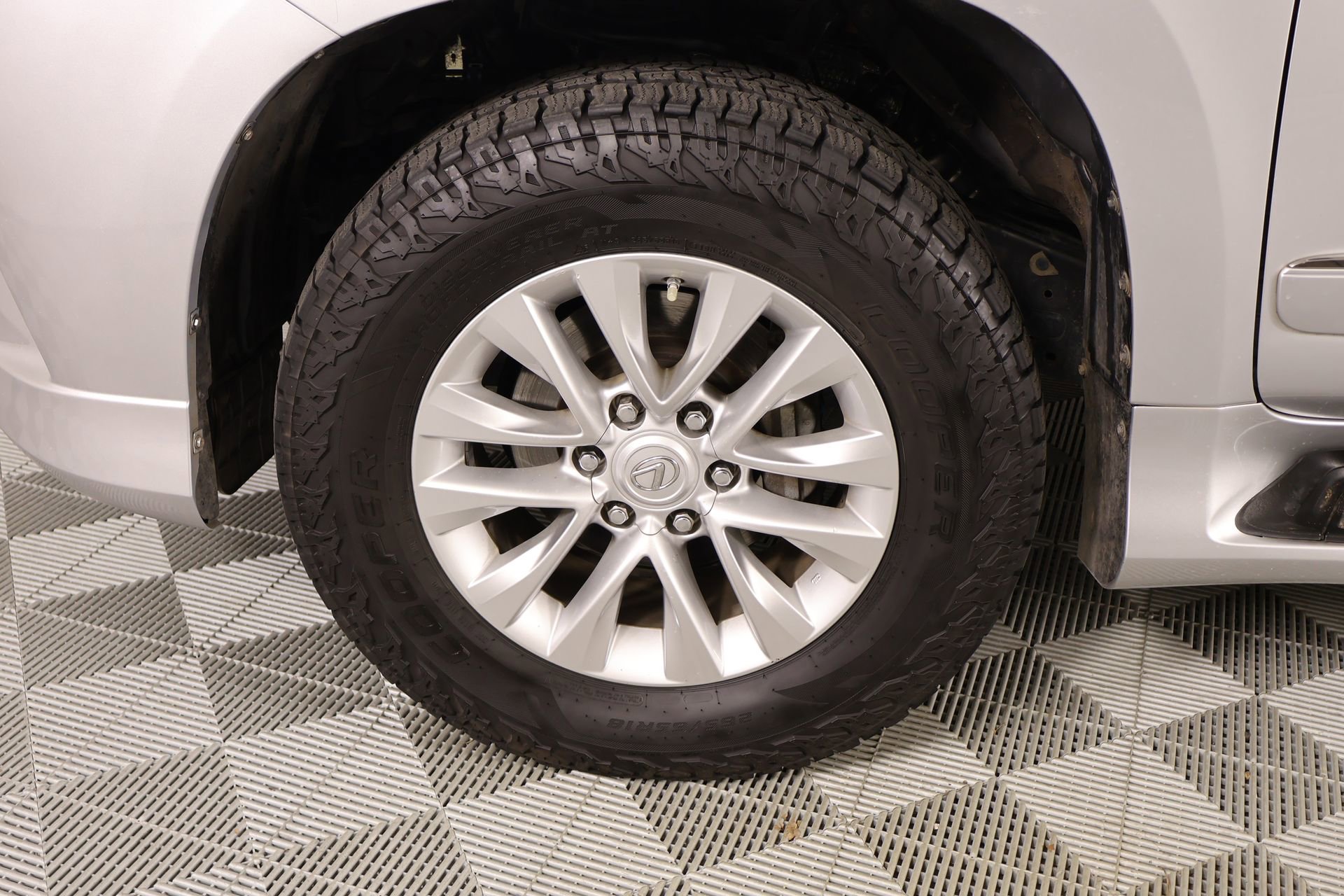 Used 2018 Lexus GX 460 Premium w/ Premium Package image 19