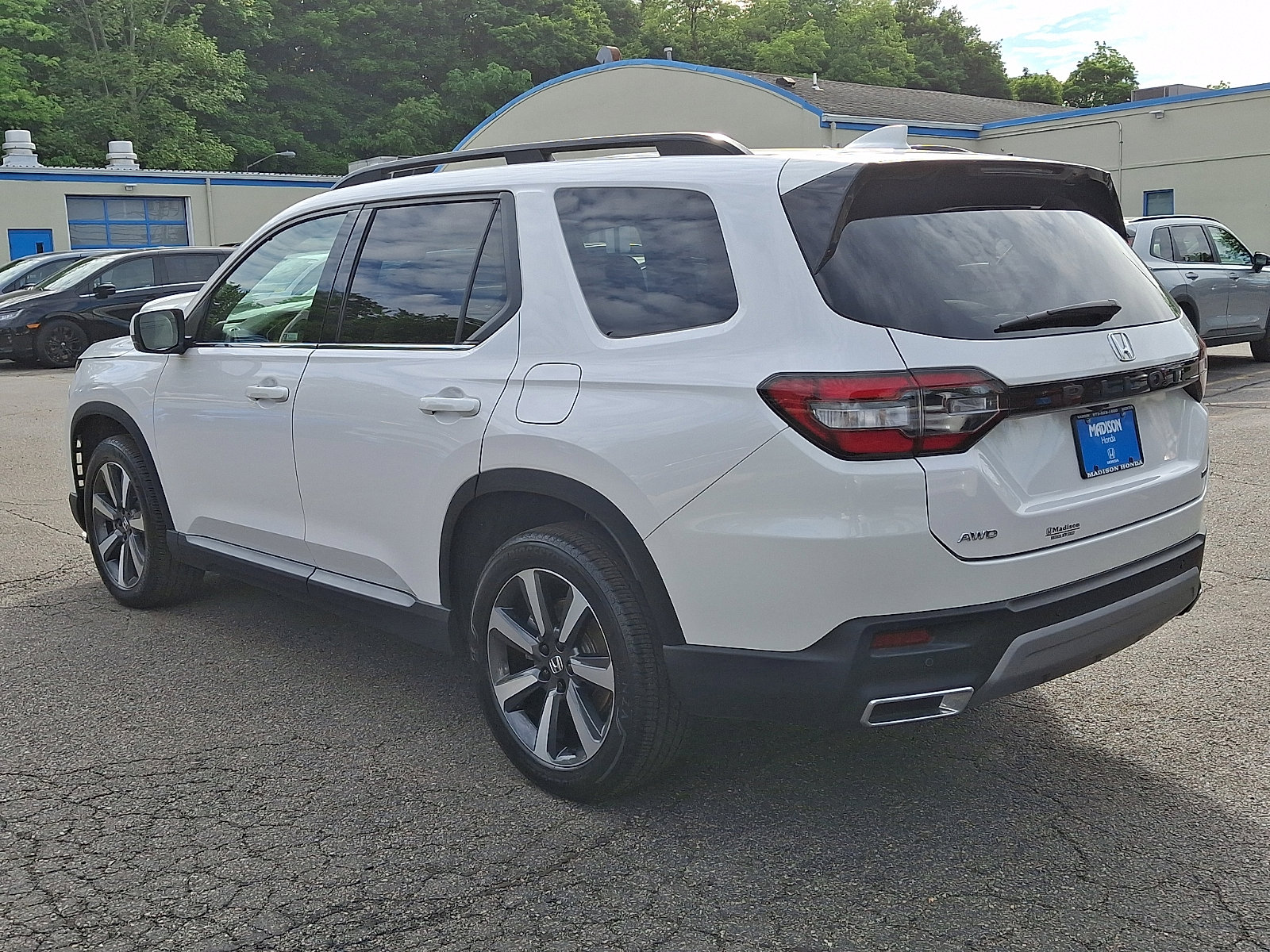 Used 2023 Honda Pilot Touring image 4