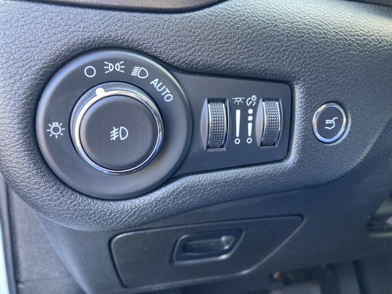 Used 2022 Jeep Cherokee Trailhawk w/ Sun, Sound & Nav Group image 38