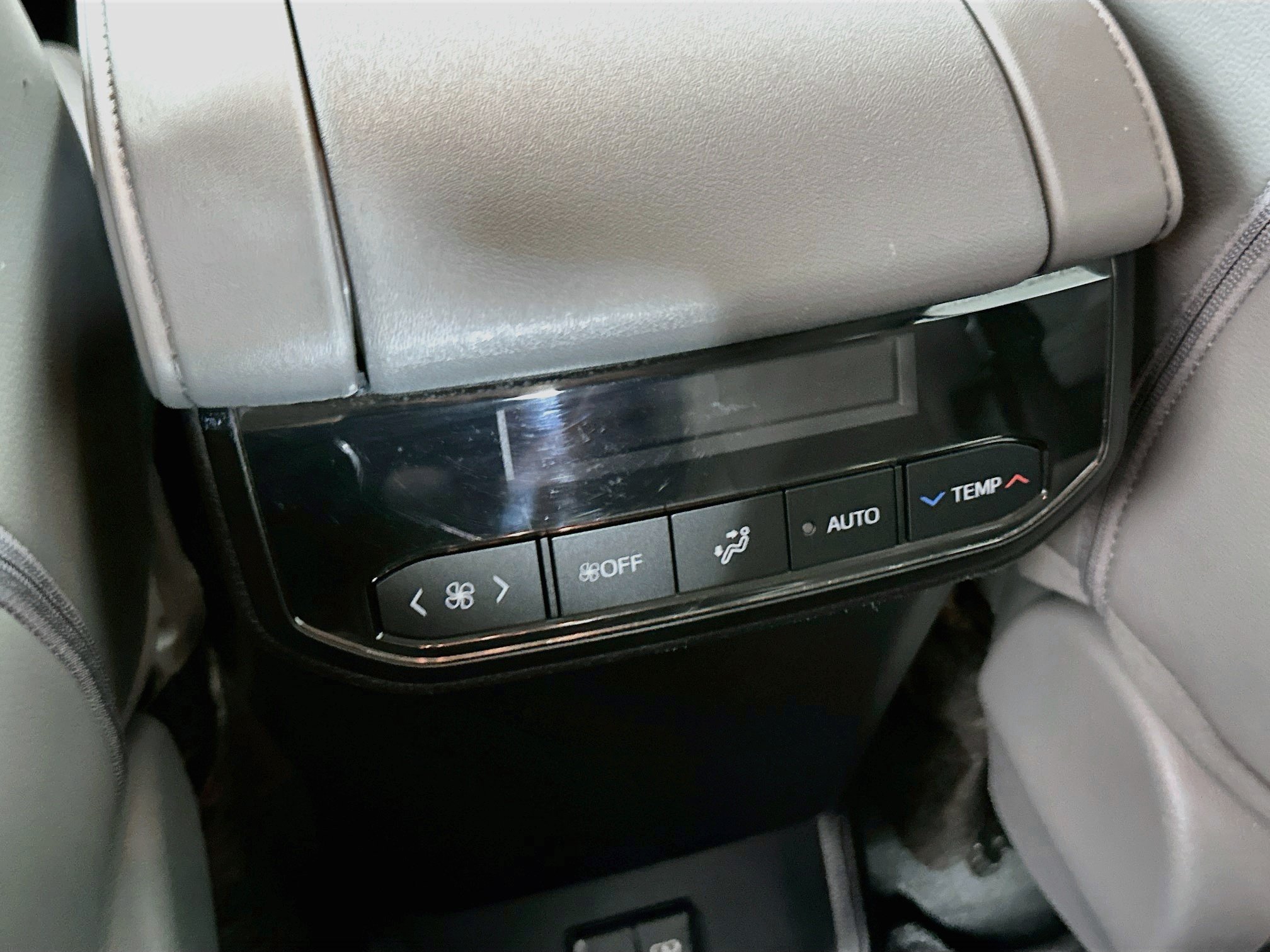 Used 2023 Toyota Highlander XLE FWD image 27