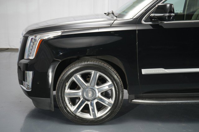 Used 2020 Cadillac Escalade Luxury image 4