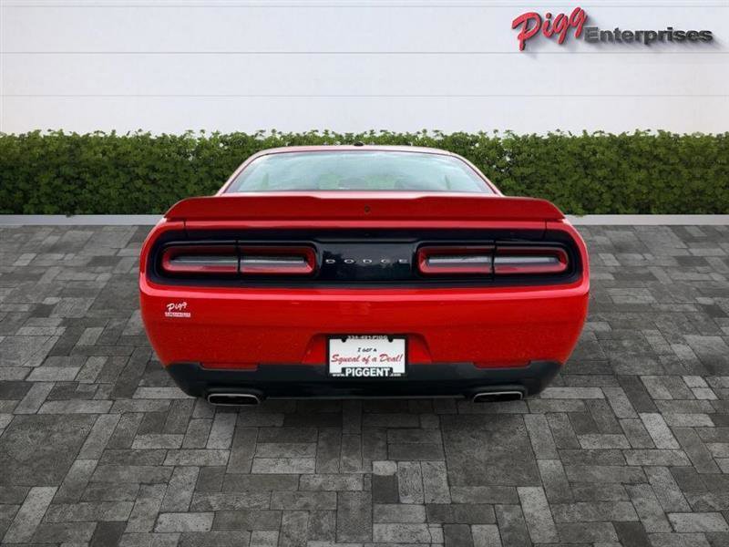 Used 2022 Dodge Challenger SXT RWD image 9